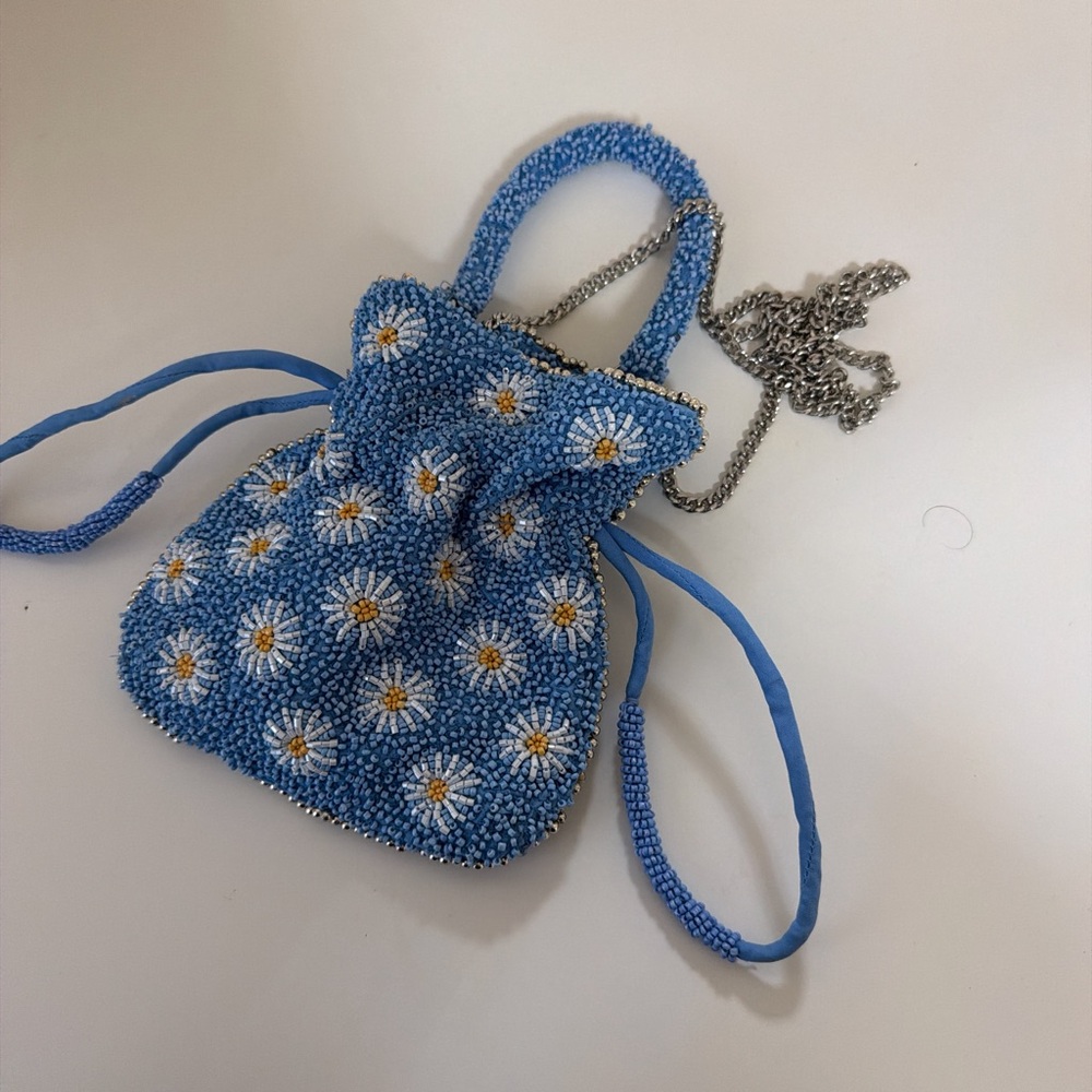 Blue and white beaded daisy bag